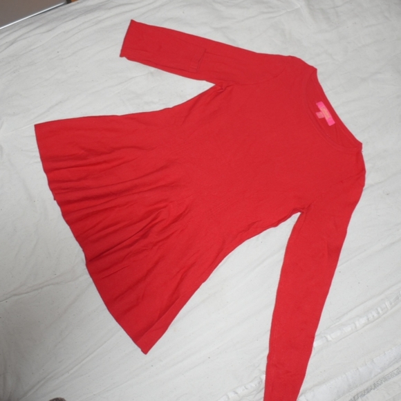 Red Sweater_A line fit - Picture 1 of 4